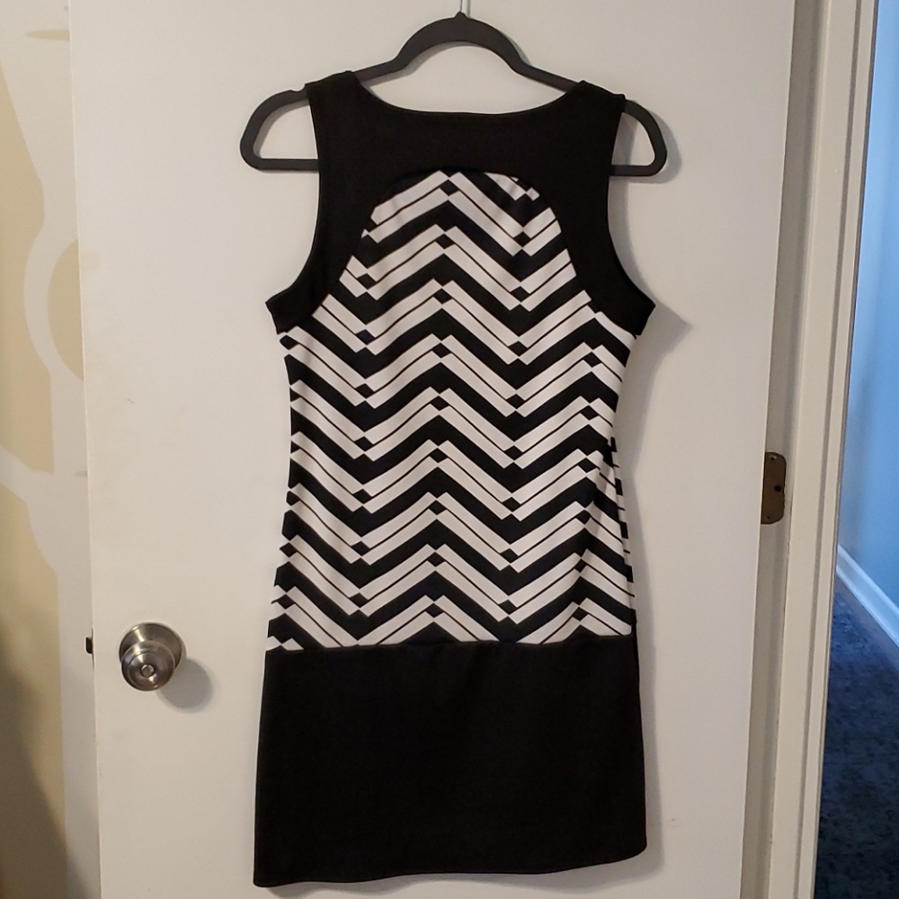 Dress - Picture 3 of 3